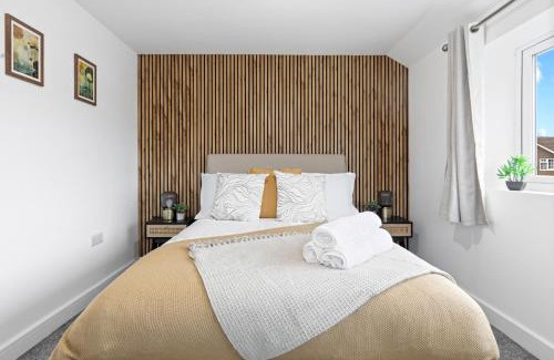 Welford House | Glade House-3-Bed Home with Free Parking I Free Wifi I 65-inch TV