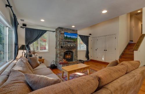 Ridgewood House | Glades Getaway by Tahoe Getaways - Charming Pet-Friendly 3 BD North Shore Cabin w Wood Fireplace & Short Drive to Ski Resorts