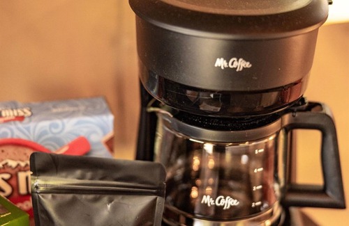 Currie Cabin | Glamp and Uncork at Painted Prairie Vineyard