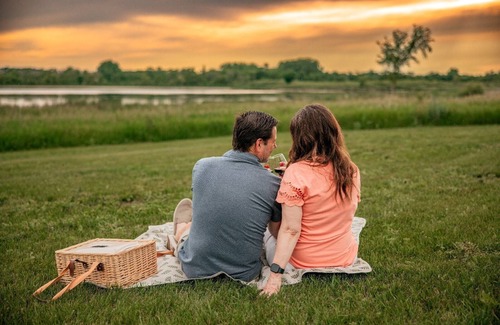 Currie Cabin | Glamp and Uncork at Painted Prairie Vineyard