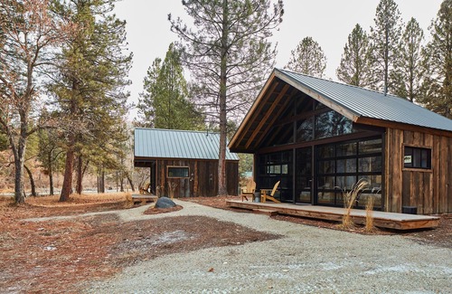 Grantsdale Cabin | Glamping Hut on the Bitterroot River