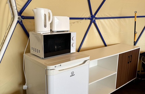 Llanybri Cabin | Glamping Pod - Sleeps 4 - Pets - Parking