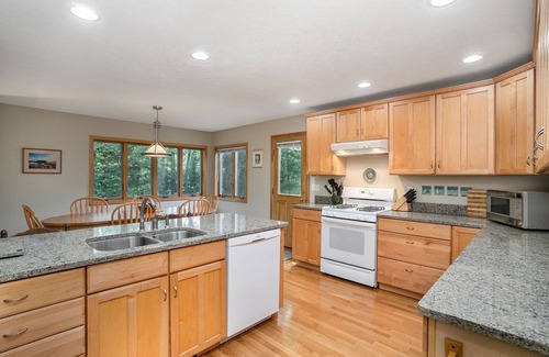 Glen Arbor House | Glen Arbor Getaway Brand New Air Conditioning! Dog Friendly!