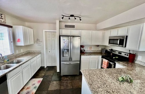 Glendale House | Glendale Pool Heated Pet Friendly