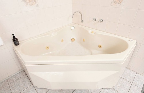 Glenelg North Hotel | Glenelg Motel