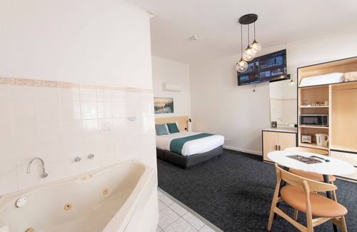 Glenelg North Hotel | Glenelg Motel