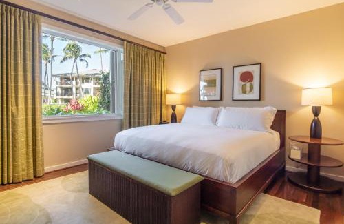 Kahuku House | Glorious Beachfront High End Villa grass to sand