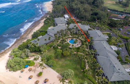 Kahuku House | Glorious Beachfront High End Villa grass to sand