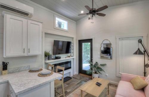 Monteagle House | Glorious Cabin with Barbecue and Fire Pit in Monteagle, Tennessee