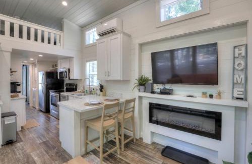 Monteagle House | Glorious Cabin with Barbecue and Fire Pit in Monteagle, Tennessee