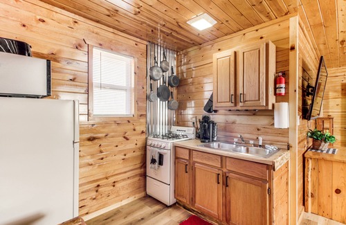 Garrison Cabin | 'Glowacki's Lodge' Mille Lacs Lake Group Getaway!