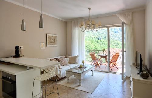 Orahovac Apartment | GН Apartmani with Mountains view