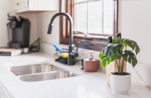 Upper Arlington House | Go Buckeyes!Stylish 3-Level Haven Near OSU,PS5,Skylight, Tailgate-Ready Backyard