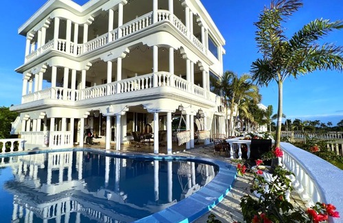 Cabrera Hotel | GodFather #5 at Casablanca with Balcony, Sitting Area