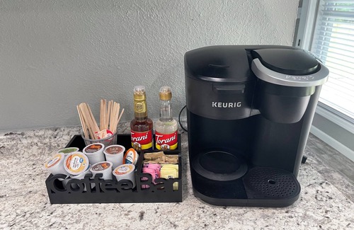 Lake Forest Estates House | Goforth into Nature, a charming 1-bdrm home in the quiet Bloomsdale countryside.