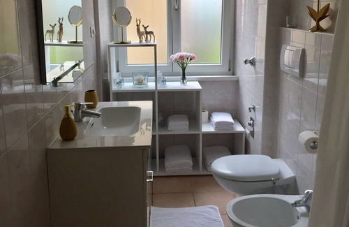 Gries - Quirein House | Gold Experience Suite