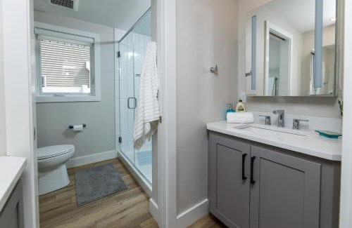 Ashwaubenon House | Gold Getaway by Simple Life Rentals