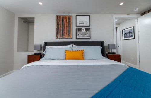 Ashwaubenon House | Gold Getaway by Simple Life Rentals