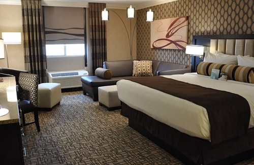 Sunrise Manor Hotel | Gold Tower - Refreshed King at Golden Nugget Las Vegas