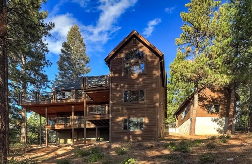 Montgomery Estates House | Golden Bear Lodge