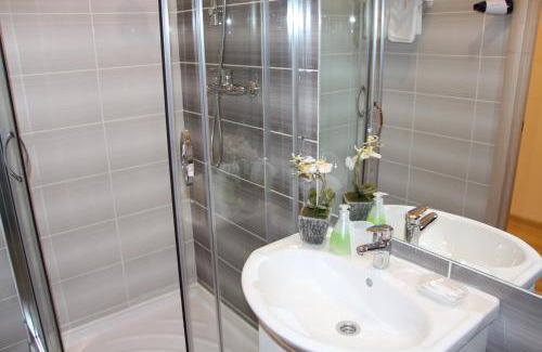 Afanasivsʹkyy Yar Hotel | Golden Gate Inn