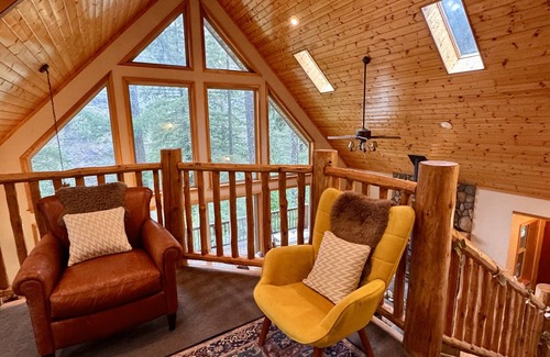 Crescent City House | Golden Grove On the River! Amazing home above the Smith River.