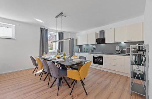 Hoffenheim Apartment | Golden Home with Barbecue, Yoga, Football Table