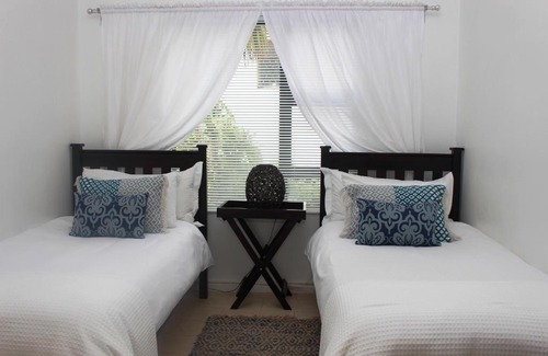 Vredenburg Bed & Breakfast | Golden Key Guesthouse