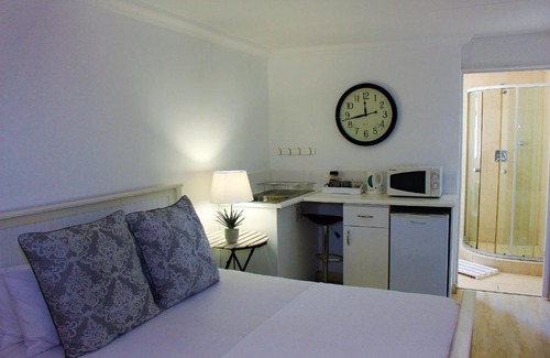 Vredenburg Bed & Breakfast | Golden Key Guesthouse