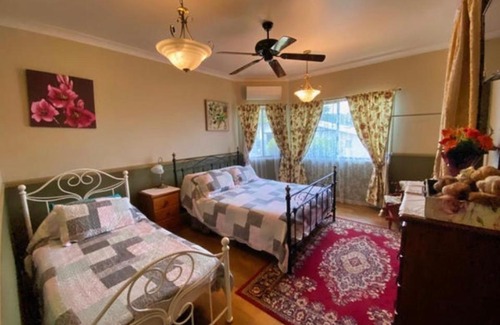 Sarina Bed & Breakfast | Golden Lace