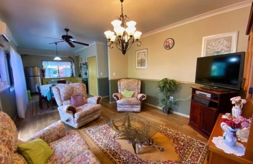 Sarina Bed & Breakfast | Golden Lace