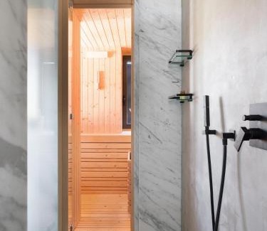 Lido di Camaiore Apartment | GOLDEN LUXE - Dream Villa Sauna & Jacuzzi