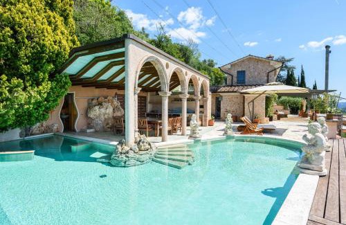 Pietrasanta Apartment | GOLDEN LUXE - Luxury Villa whit Amazing Sea Wiew Pool