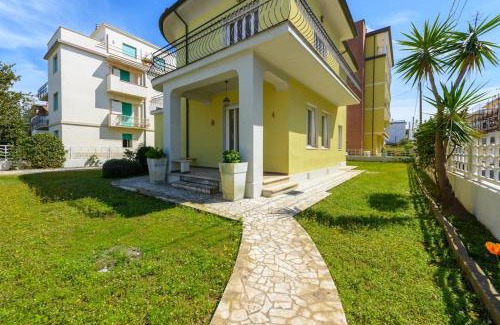 Lido di Camaiore House | Golden Luxe - Roman Luxury Villa in the Sea