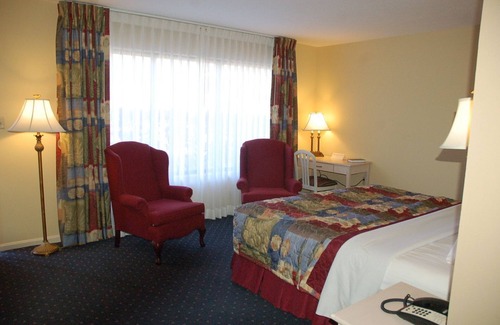 Muldraugh Hotel | Golden Manor Inn & Suites
