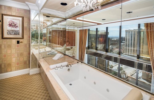 Downtown Las Vegas Resort | Golden Nugget Las Vegas Hotel & Casino