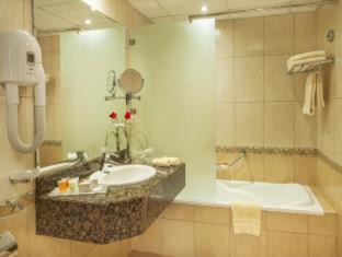 Al Majaz Apartment | Golden Tulip Sharjah