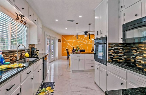 Bradenton House | Golden Vibes Fun for Everyone