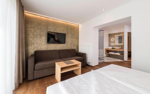 Silandro Hotel | Goldener Löwe - Anno 1773