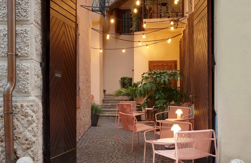 Caldaro Sulla Strada del Vino Apartment | Goldengel Suite in the heart of Caldaro with climate and Wi-Fi