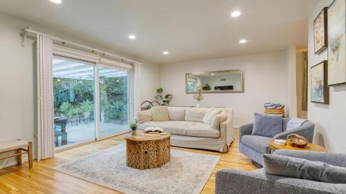 Goleta House | Goleta Getaway by AvantStay Private Backyard 1.5mi to the Beach