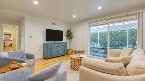 Goleta House | Goleta Getaway by AvantStay Private Backyard 1.5mi to the Beach