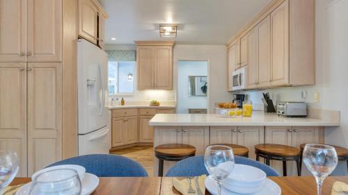 Goleta House | Goleta Getaway by AvantStay Private Backyard 1.5mi to the Beach