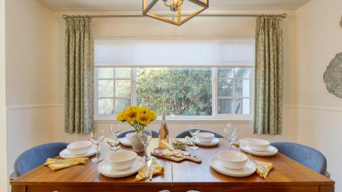 Goleta House | Goleta Getaway by AvantStay Private Backyard 1.5mi to the Beach