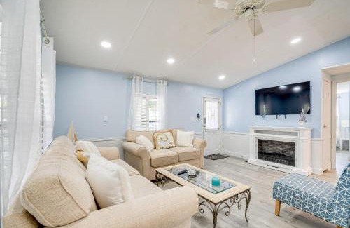 Silver Lake House | Golf and Pool Access Home with Yard in Lady Lake