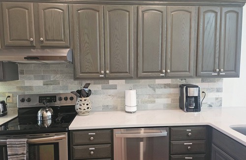 Isle of Palms Cottage | Golf Cart and Quiet Marsh Setting, Walk to Beach and Golf