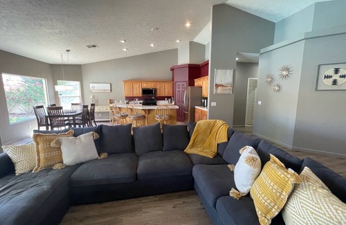 Mesquite House | Golf Course Oasis w/private pool - close to everything