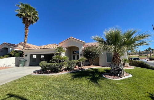 Mesquite House | Golf Course Oasis w/private pool - close to everything