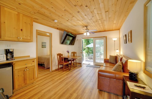 Cobb Cabin | Golf, Hike, Sip Wine: Cobb Mountain Cabin w/Patio