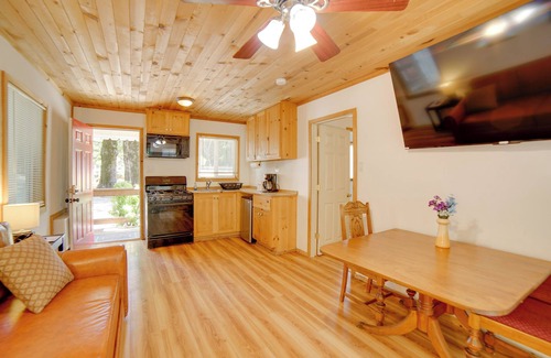 Cobb Cabin | Golf, Hike, Sip Wine: Cobb Mountain Cabin w/Patio